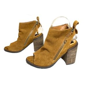 Dolce Vita Suede Peep Toe Booties Size 7 1/2